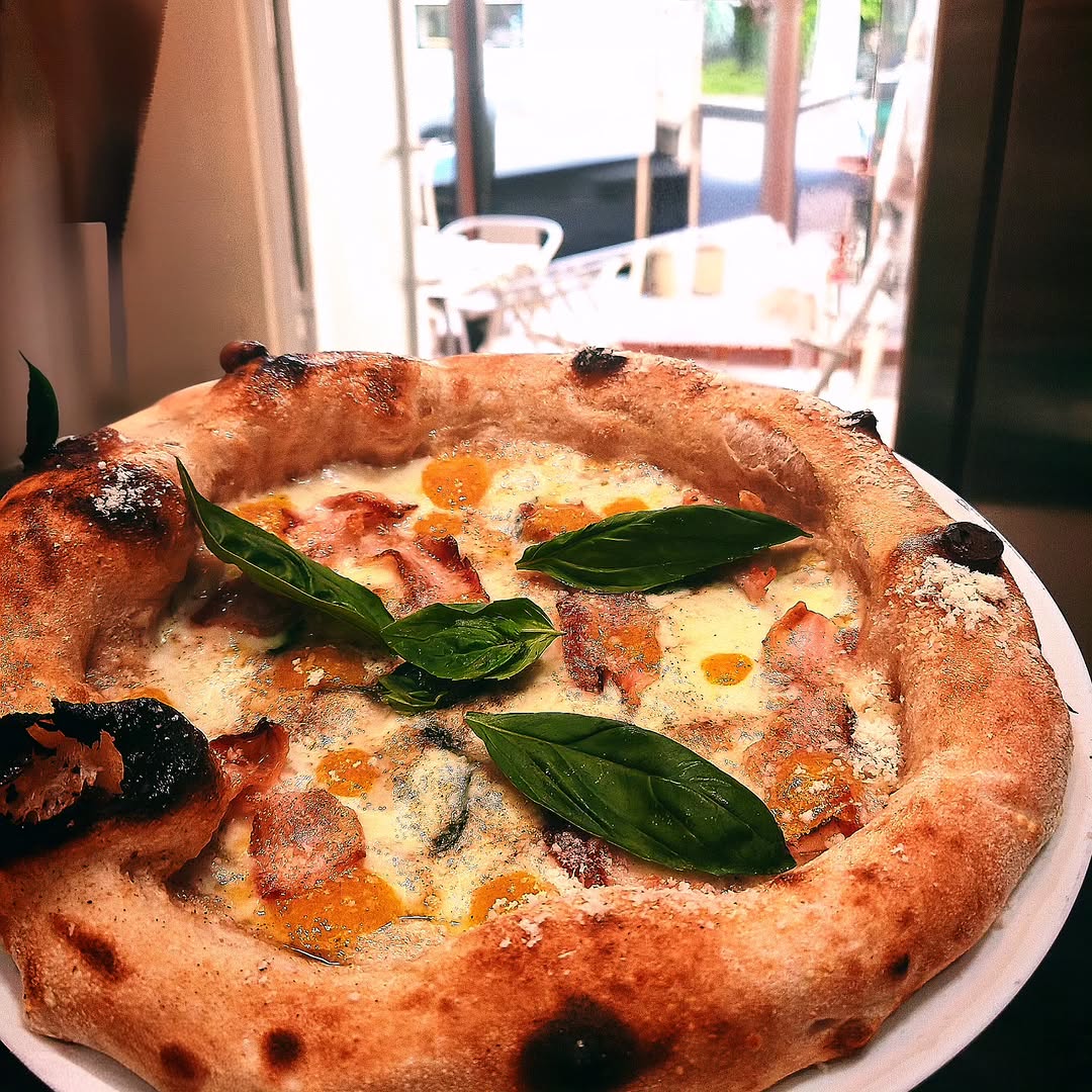 Carbonara pizza